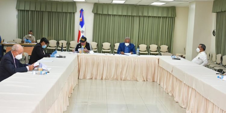 Senadores estudian proyecto de Ley General de Gestión Integral y Coprocesamiento de Residuos de la República Dominicana