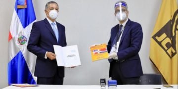 Gonzalo Castillo entrega programa de gobierno para el período 2020-2024 a la junta central electoral