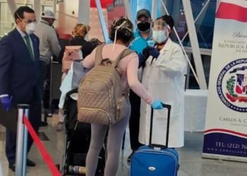 Dominicanos que retornen de NY podrán guardar cuarentena en casas con prueba negativa del COVID-19