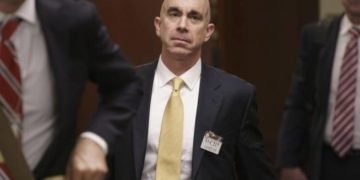 Demócratas investigan despido de inspector federal