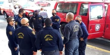 MOPC no logra impedir el humo de Duquesa; P. Rico envía bomberos RD