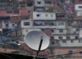 Miles de venezolanos se suman a petición de DirecTV libre a AT&T