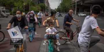 Los nuevos positivos por coronavirus caen en China a dos en el último día