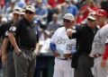 Nuevas reglas en MLB: Ducharse en casa y no escupir