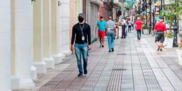 Ministro de Salud pide a la población ser prudente ante reapertura de la economía