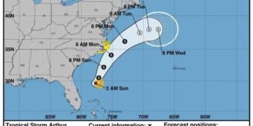 Tormenta tropical Arthur avanza rumbo a cabo Hatteras, en Carolina del Norte