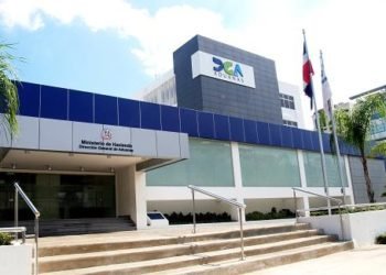 Las recaudaciones de las aduanas dominicanas caen un 39 % en abril