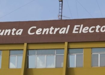 Obispos, comunicadores y activistas piden a JCE proclamar voto en exterior