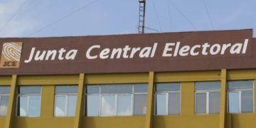 Obispos, comunicadores y activistas piden a JCE proclamar voto en exterior