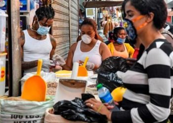 Advierten de más alzas en productos alimenticios por aumento del dólar