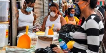 Advierten de más alzas en productos alimenticios por aumento del dólar