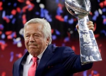Propietario de los Patriots pone a subasta su anillo de Super Bowl