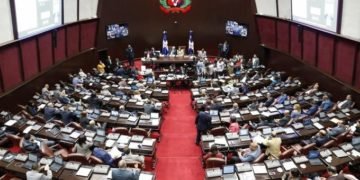 Someten proyecto de ley que crea seguro de desempleo y suspensión laboral