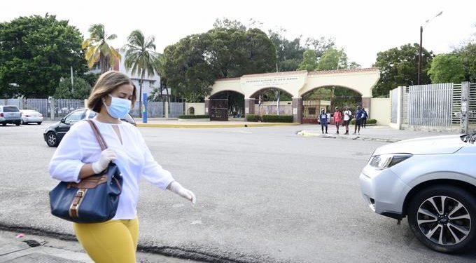 Universidades obligadas a impartir clases virtuales