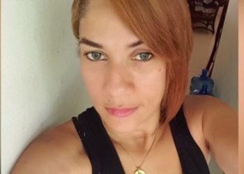 Asesinan mujer de un tiro en la cabeza en San Francisco de Macorís desde un vehículo en marcha