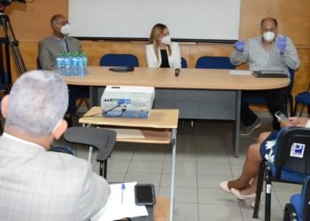 Comisión Bicameral dar seguimiento a declaratoria de emergencia realiza visita al Laboratorio Nacional  “Doctor Defilló”