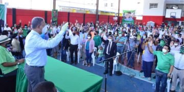 Leonel Fernández promete construir obras y llevar Metro a Los Alcarrizos