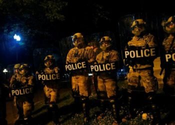 Sigue la violencia en las calles de EU y Trump culpa a la extrema izquierda