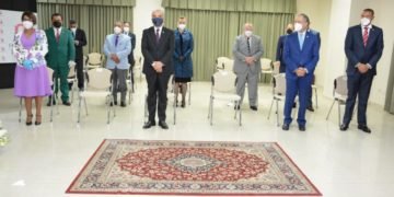 Senadores reciben reconocimiento  de FOMUDEVI por su defensa a la vida.