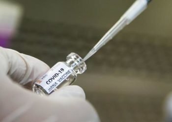 Cuatro gobiernos de la Unión Europea anuncian compra vacuna de COVID-19