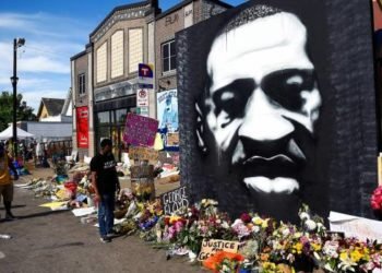 Los cuatro policías involucrados en muerte de George Floyd encaran cargos penales