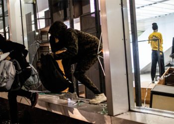 Saqueos y destrozos NYC: Amplían toque de queda a noche del martes