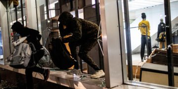 Saqueos y destrozos NYC: Amplían toque de queda a noche del martes