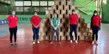 SID entrega donación a la selección nacional femenina de voleibol de RD