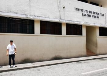 Movimiento de jóvenes Hazlo x Ti  dona huellas de distanciamiento para centros de votación