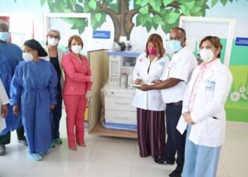 Lucía Medina entrega máquina de Anestesia Pedíatrica Gestionada para el Incart