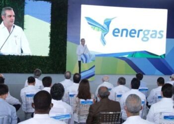 Abinader enciende planta de energía ahorraría US$1,000 millones a 10 años
