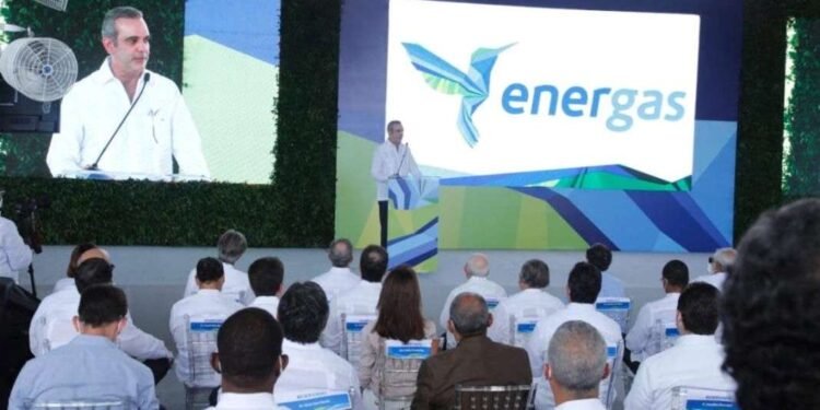 Abinader enciende planta de energía ahorraría US$1,000 millones a 10 años
