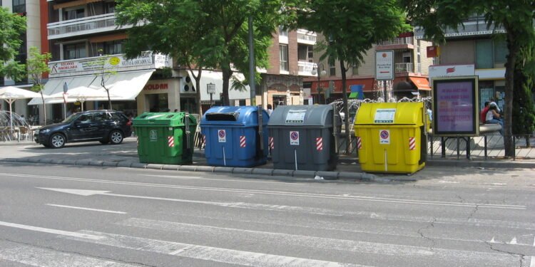 Falta de zafacones hace que continúe problema de basura en ciudad de SD
