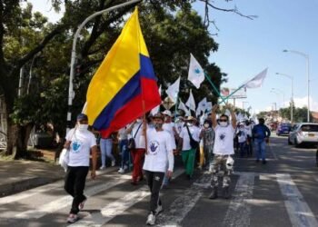 Exguerrilleros de FARC caminan de Medellín a Bogotá en rechazo a la violencia