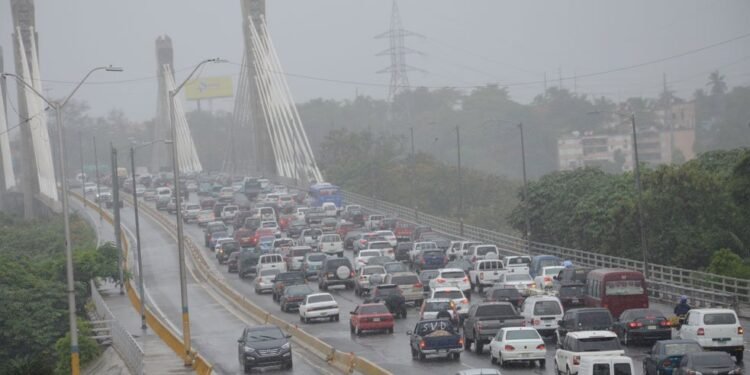 Fuerte lluvia sobre Santo Domingo y otras doce zonas de Rep. Dominicana