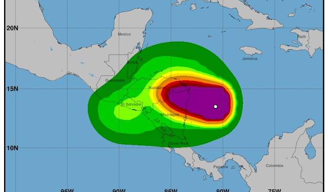 Huracán Iota golpea a Centroamérica esta noche; hay evacuaciones masivas
