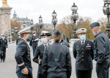 Todos esperan las vacunas mientras aumentan los casos