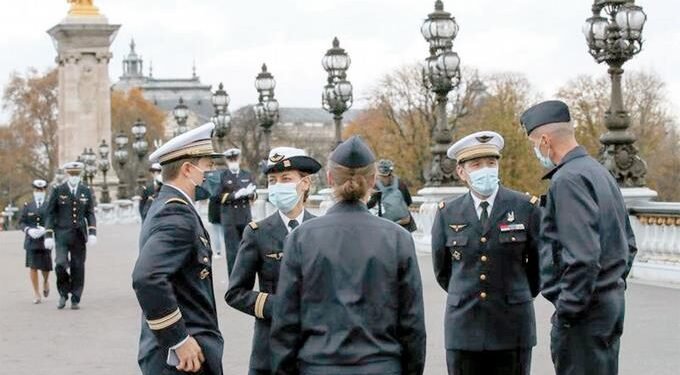 Todos esperan las vacunas mientras aumentan los casos