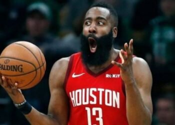 Woods y Harden lideran el triunfo de los Rockets; Doncic no puede salvar a los MavericksNB