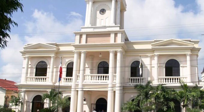 Alcaldía de San Francisco de Macorís licita canastas por RD$680 mil para regidores y personalidades