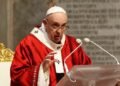 El papa no presidirá la misa de fin de año por una «dolorosa ciática»