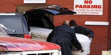 EU suma otros 3.223 fallecidos por covid-19 y rebasa los 337.000