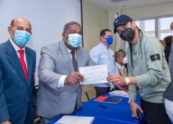 Contrataciones Públicas echa atrás pago millonario a artistas