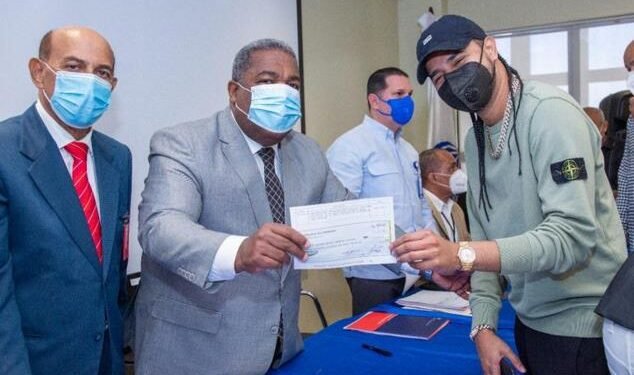 Contrataciones Públicas echa atrás pago millonario a artistas