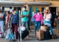 El cambio de horario del toque de queda no detuvo los planes de los viajeros que van al interior
