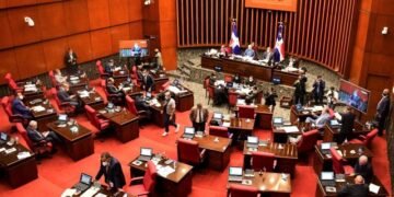Senadores convierten en ley creación de 11 nuevos viceministerios; aprueban préstamos de US$250 millones