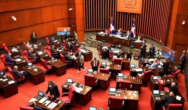 Senadores convierten en ley creación de 11 nuevos viceministerios; aprueban préstamos de US$250 millones