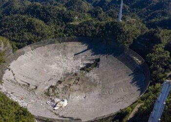 Se cae radiotelescopio en Puerto Rico