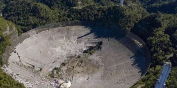 Se cae radiotelescopio en Puerto Rico