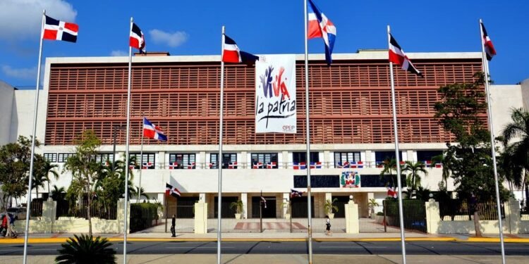 Senadores confirman recibieron tarjetas de bono navideño